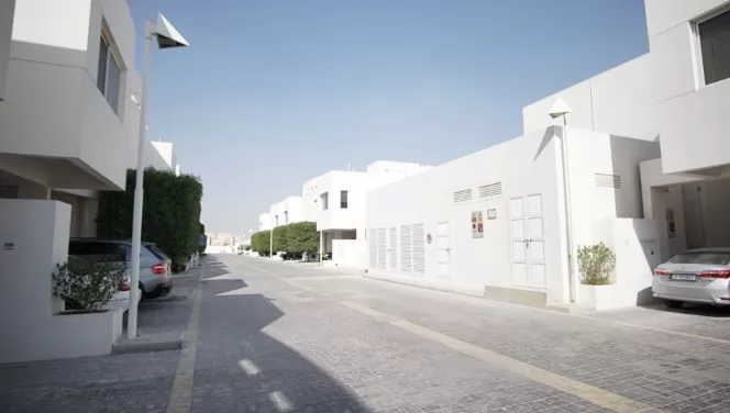 Résidentiel Propriété prête 4 + femme de chambre S / F Villa à Compound  a louer au Al-Sadd , Doha #8054 - 1  image 
